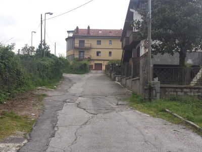 L'abitazione si trova in fondo ad una traversina di via Appia
