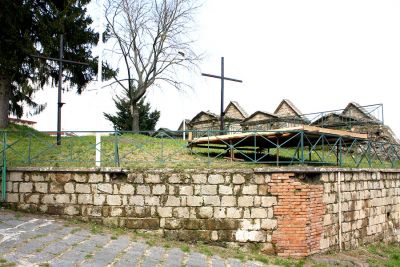 Le croci già sono state montate sulla collina di San Pasquale